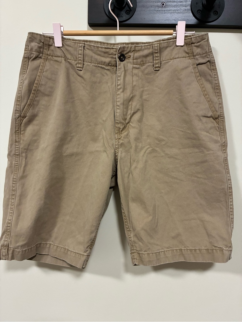 Old Navy khaki shorts size 34